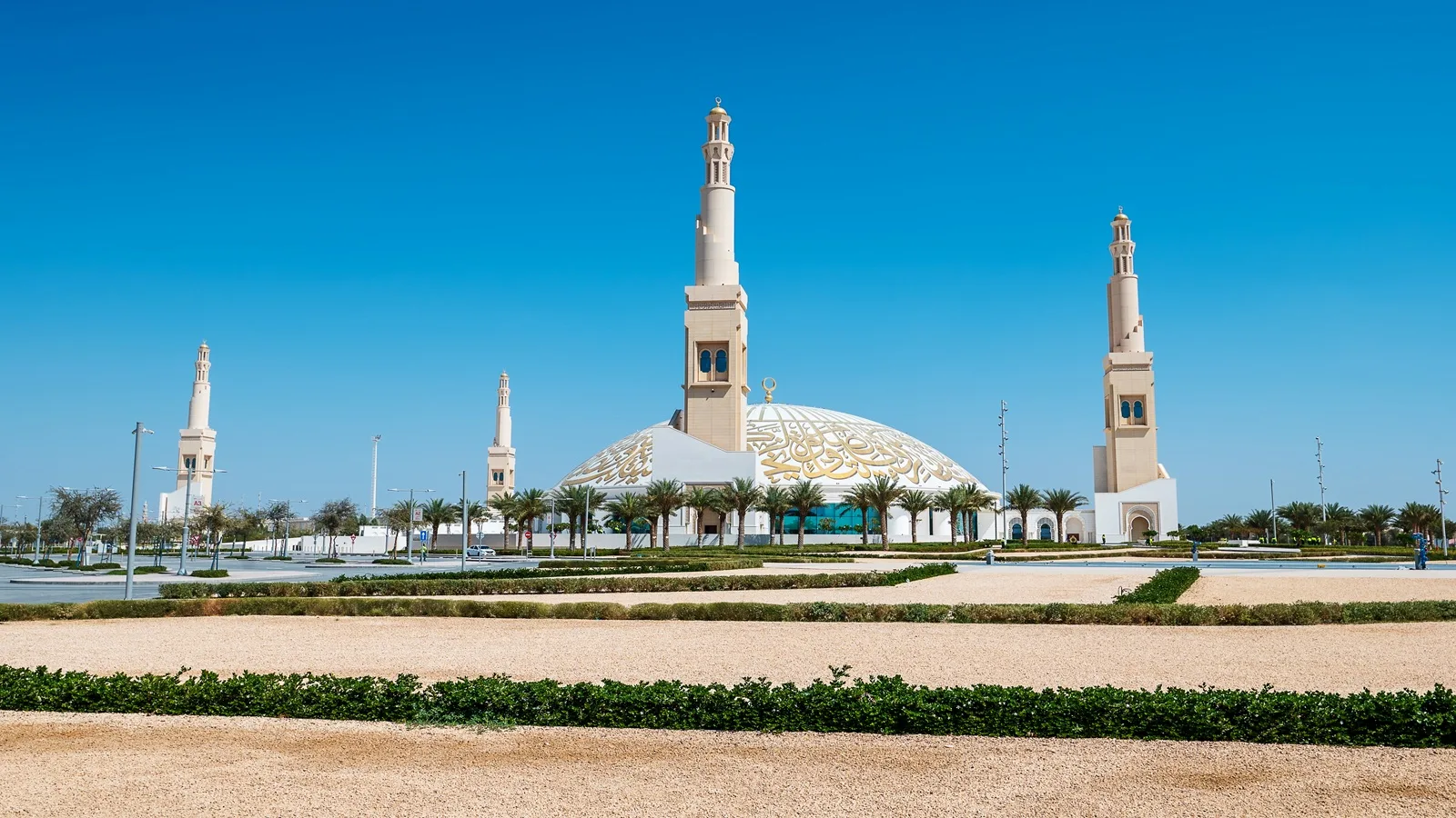 Sheikh Khalifa Mosque in Al Ain with elegant Islamic architecture and grand white domes